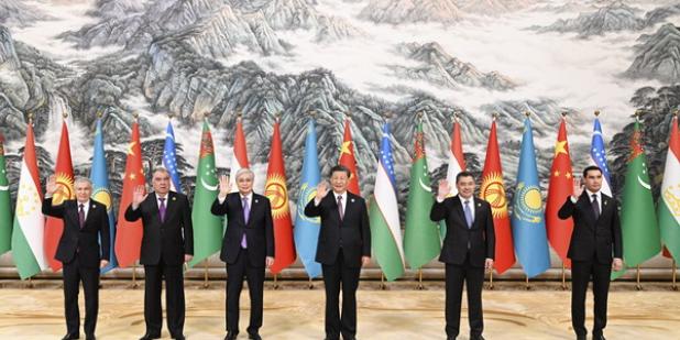 Xinhua photo of summit participants from Kazakhstan, Kyrgyzstan, Tajikistan, Turkmenistan and Uzbekistan.